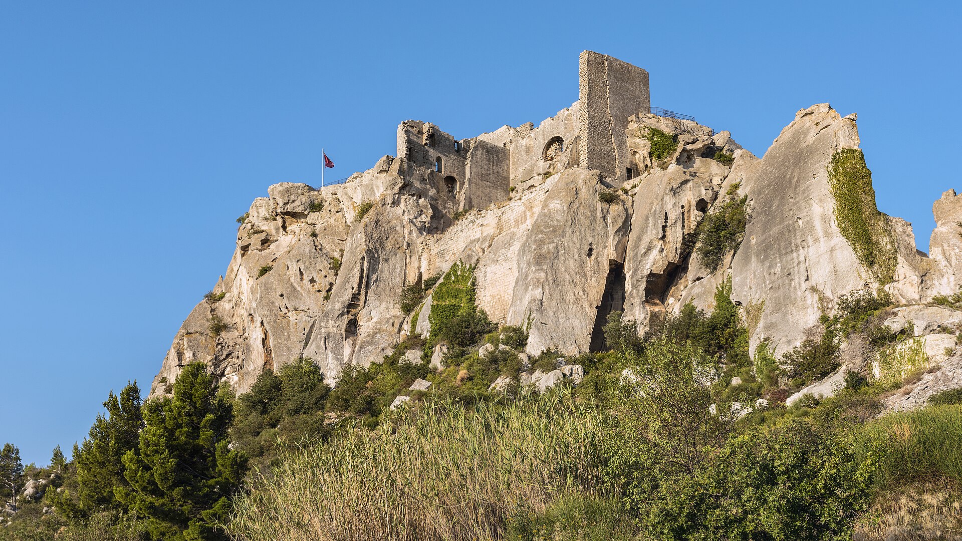 Castle_of_Les_Baux-de-Provence_cf01